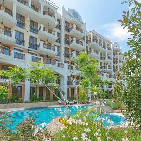 Stylish Apartment In Harmony Grand Resort Sunny Beach With Pool & Balcony Hotel de apartamente